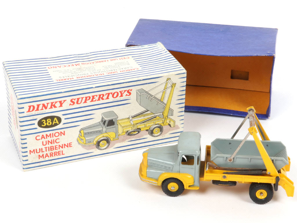 Lot 390 - DINKY TOYS (FRANCE) (1)