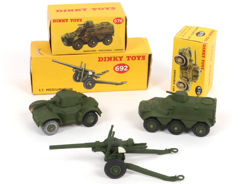 Lot 302 - DINKY TOYS (3)