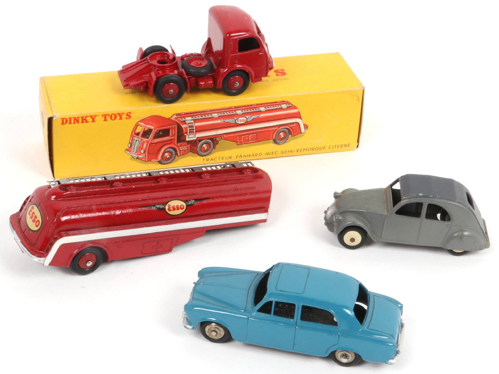 Lot 418 - DINKY TOYS (FRANCE) (3)