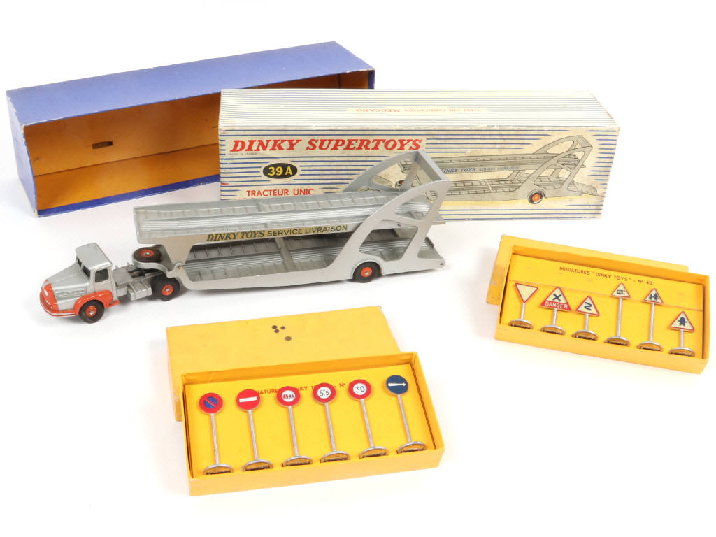 Lot 419 - DINKY TOYS (FRANCE) (3)