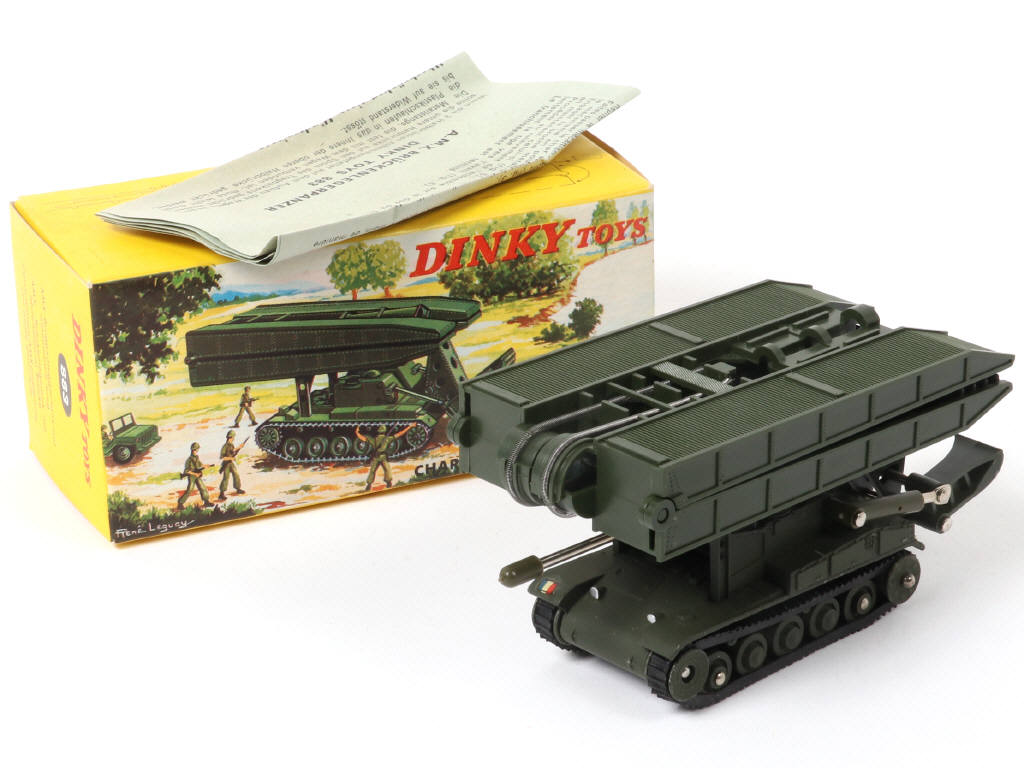 Lot 403 - DINKY TOYS (FRANCE) (1)