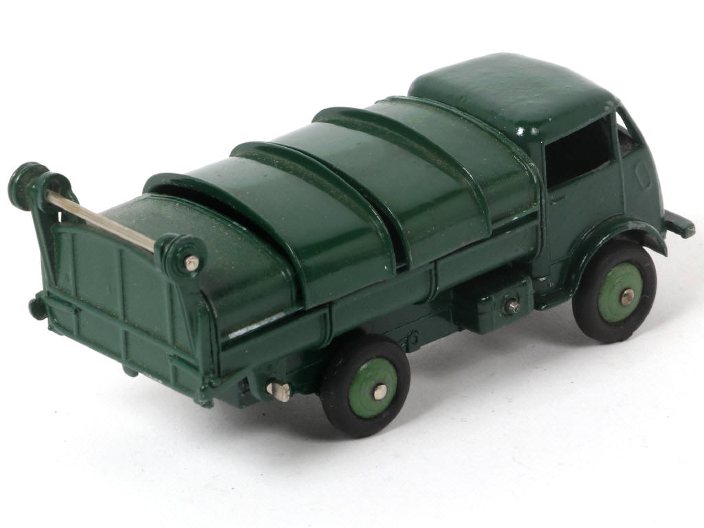 Lot 369 - DINKY TOYS (FRANCE) (1)