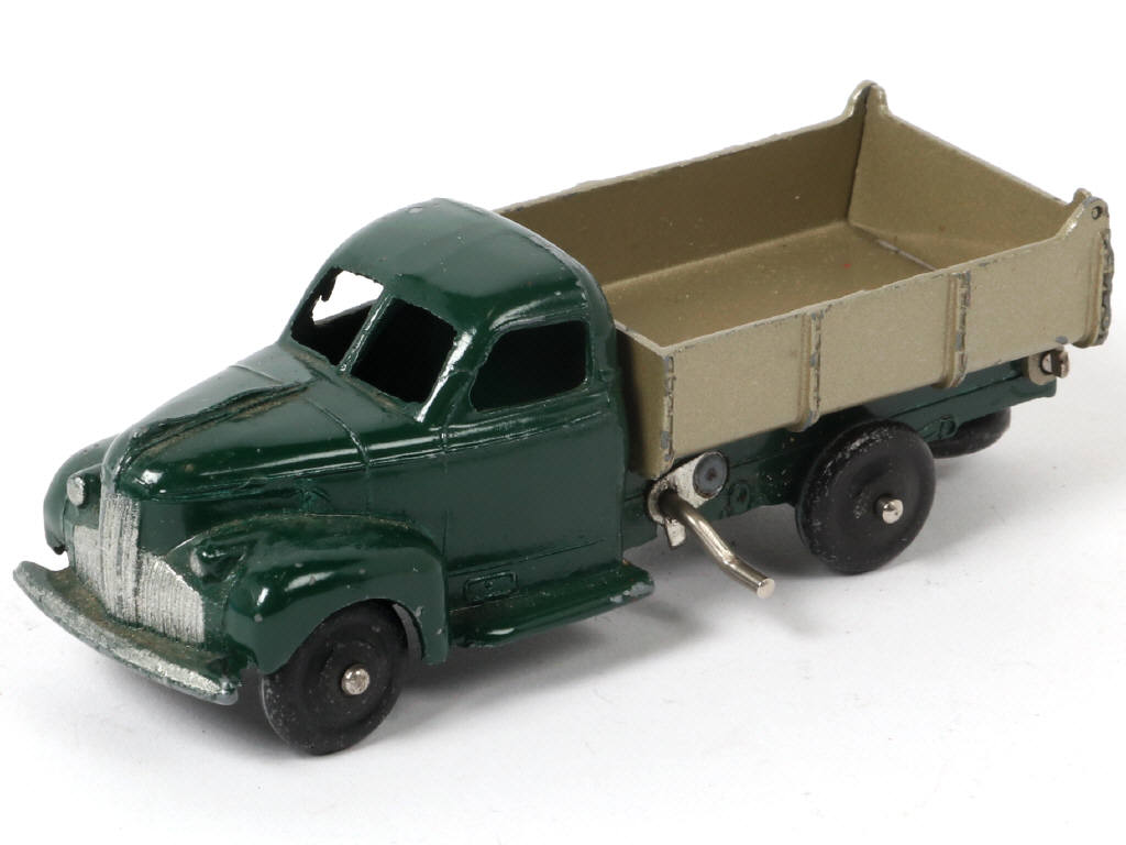 Lot 367 - DINKY TOYS (FRANCE) (1)