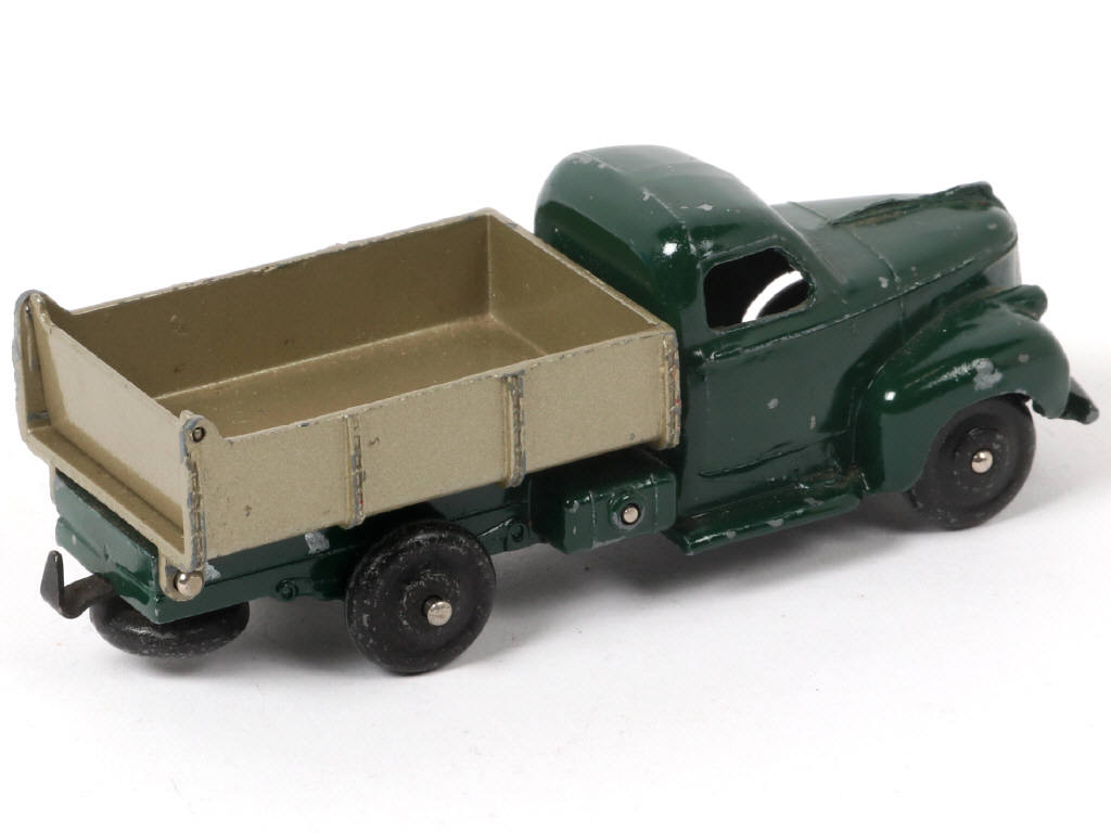 Lot 367 - DINKY TOYS (FRANCE) (1)