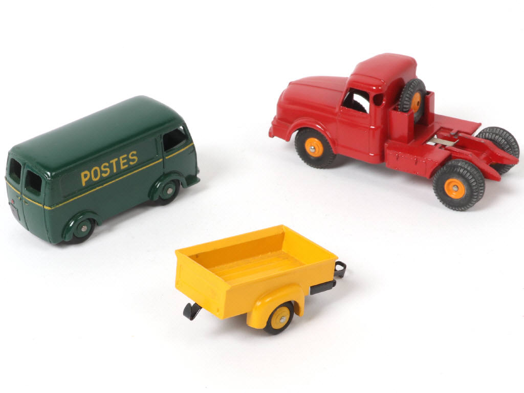 Lot 415 - DINKY TOYS (FRANCE) (3)