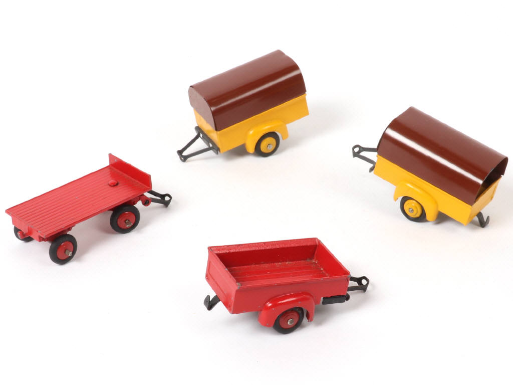Lot 416 - DINKY TOYS (FRANCE) (4)