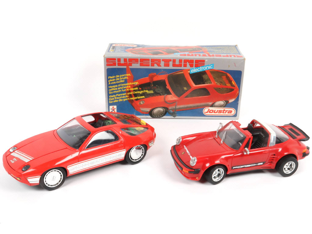Lot 82 - DIVERS (2)