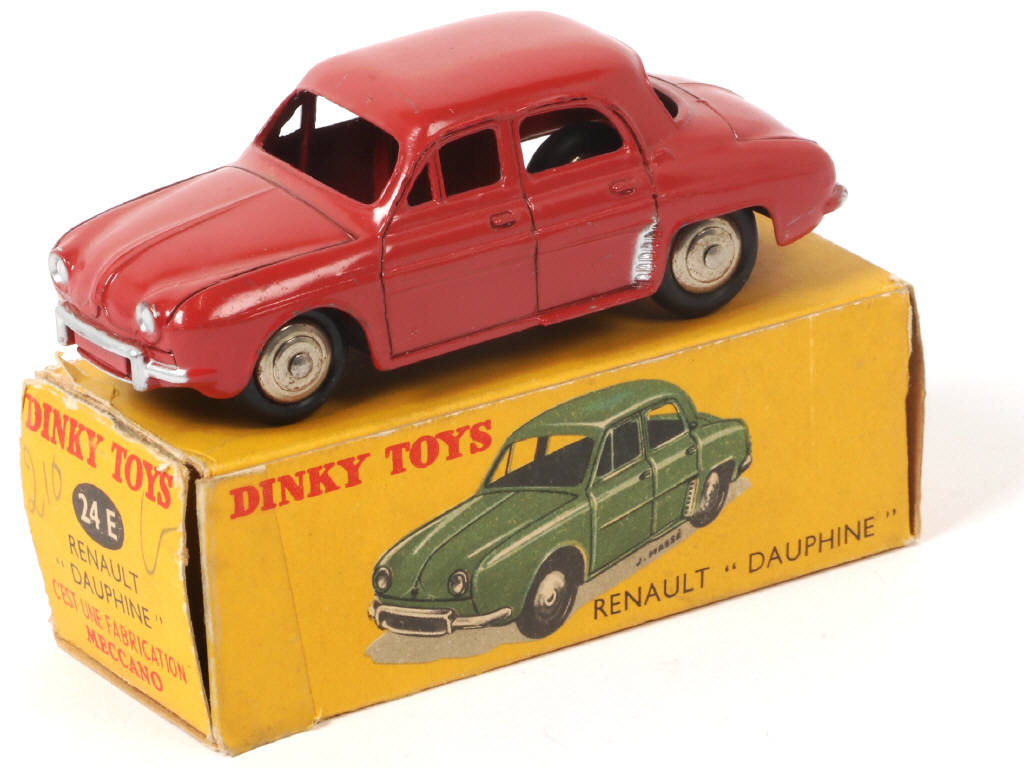 Lot 320 - DINKY TOYS (FRANCE) (1)