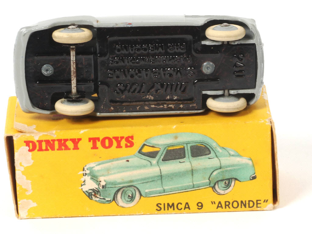 Lot 327 - DINKY TOYS (FRANCE) (1)