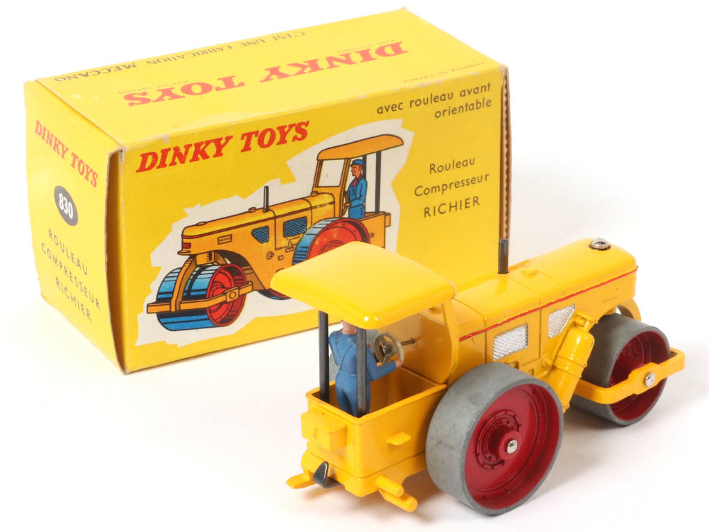 Lot 397 - DINKY TOYS (FRANCE) (1)