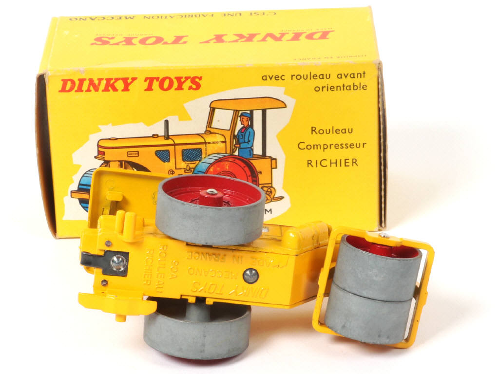 Lot 397 - DINKY TOYS (FRANCE) (1)