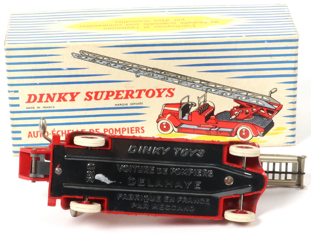 Lot 394 - DINKY TOYS (FRANCE) (1)