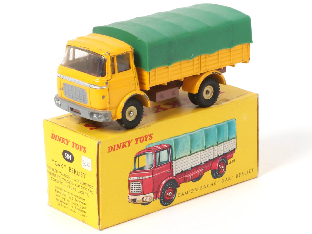 Lot 384 - DINKY TOYS (FRANCE) (1)