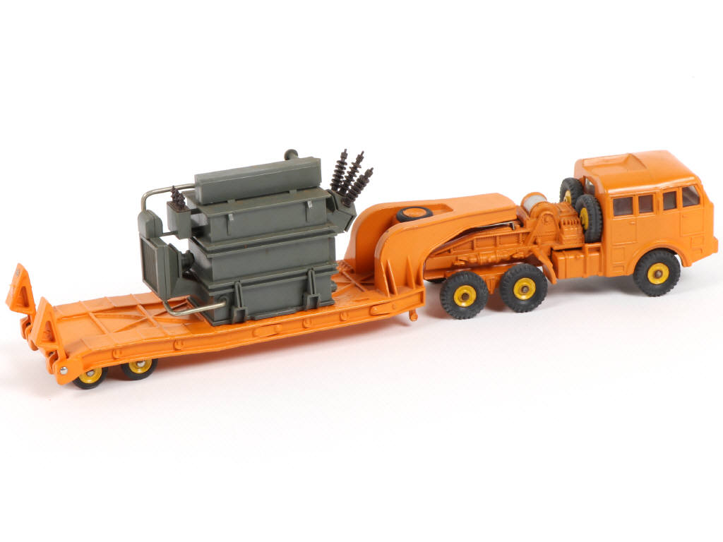 Lot 376 - DINKY TOYS (FRANCE) (1)