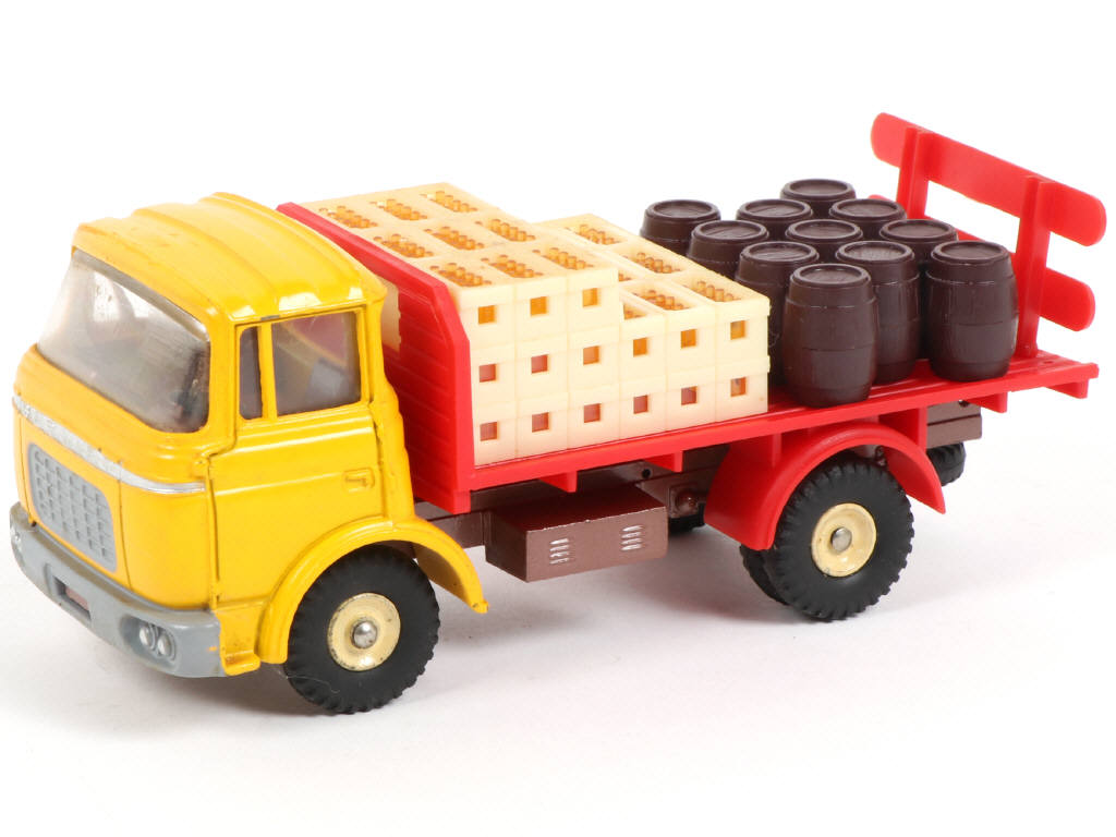 Lot 371 - DINKY TOYS (FRANCE) (1)