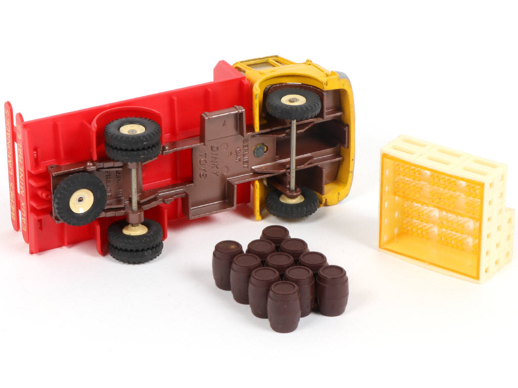 Lot 371 - DINKY TOYS (FRANCE) (1)