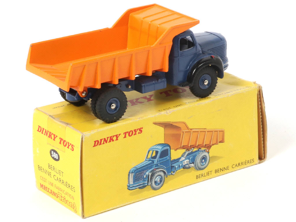 Lot 383 - DINKY TOYS (FRANCE) (1)
