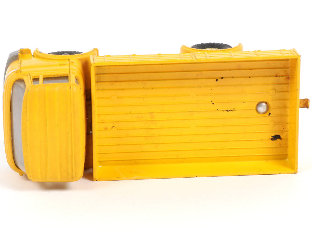 Lot 373 - DINKY TOYS (FRANCE) (1)