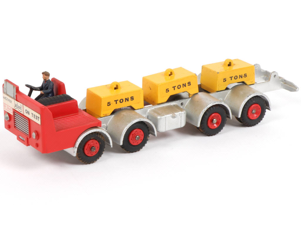 Lot 261 - DINKY TOYS (GB) (1)