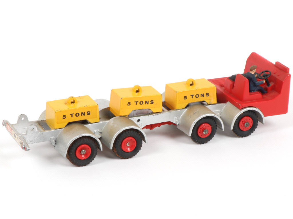 Lot 261 - DINKY TOYS (GB) (1)