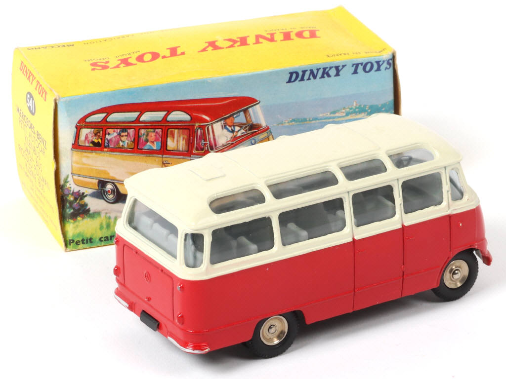 Lot 377 - DINKY TOYS (FRANCE) (1)