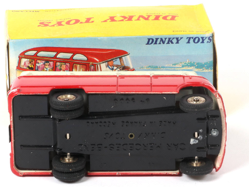 Lot 377 - DINKY TOYS (FRANCE) (1)