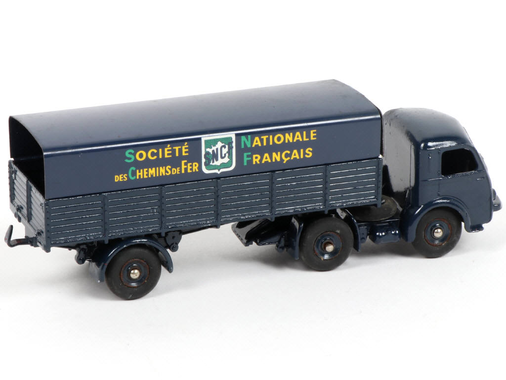 Lot 370 - DINKY TOYS (FRANCE) (1)