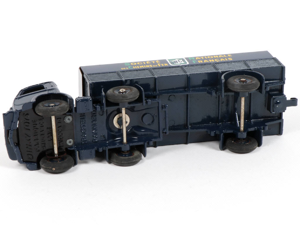 Lot 370 - DINKY TOYS (FRANCE) (1)