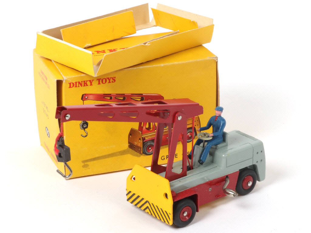 Lot 395 - DINKY TOYS (FRANCE) (1)