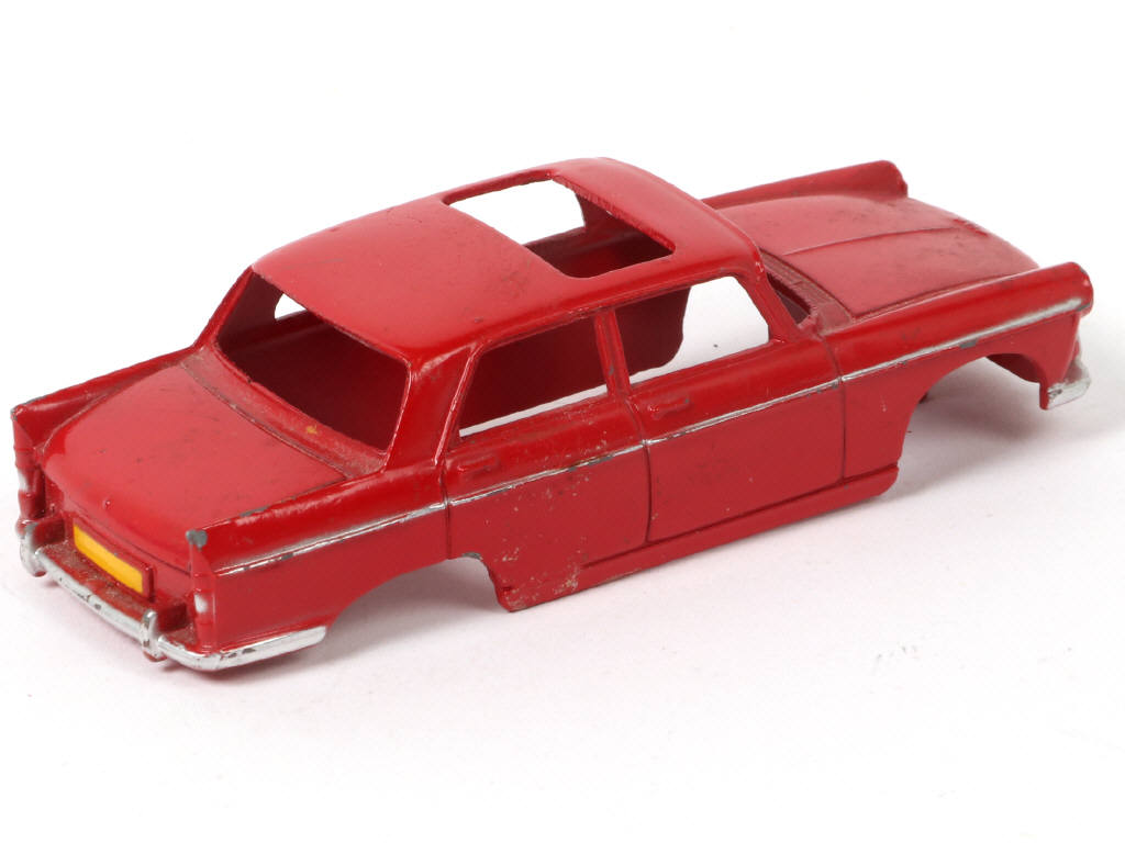 Lot 317 - DINKY TOYS (FRANCE) (1)