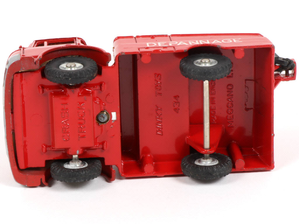 Lot 372 - DINKY TOYS (FRANCE) (1)