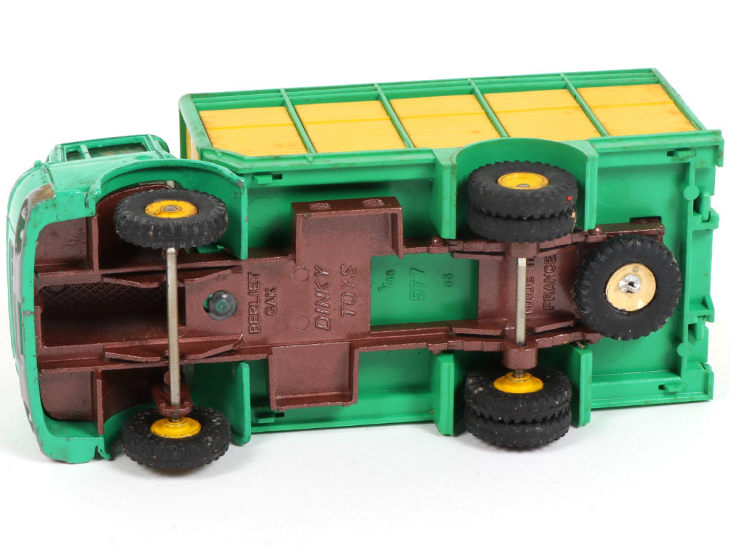 Lot 374 - DINKY TOYS (FRANCE) (1)