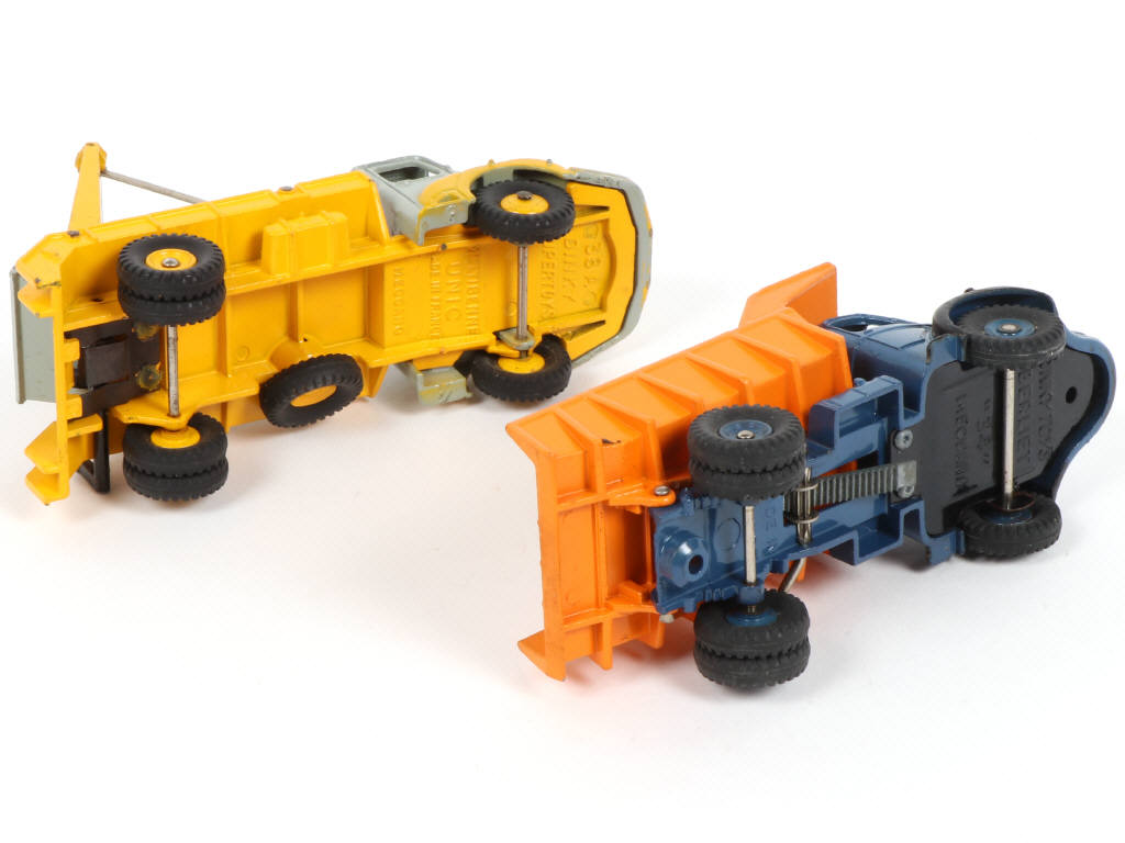 Lot 411 - DINKY TOYS (FRANCE) (2)