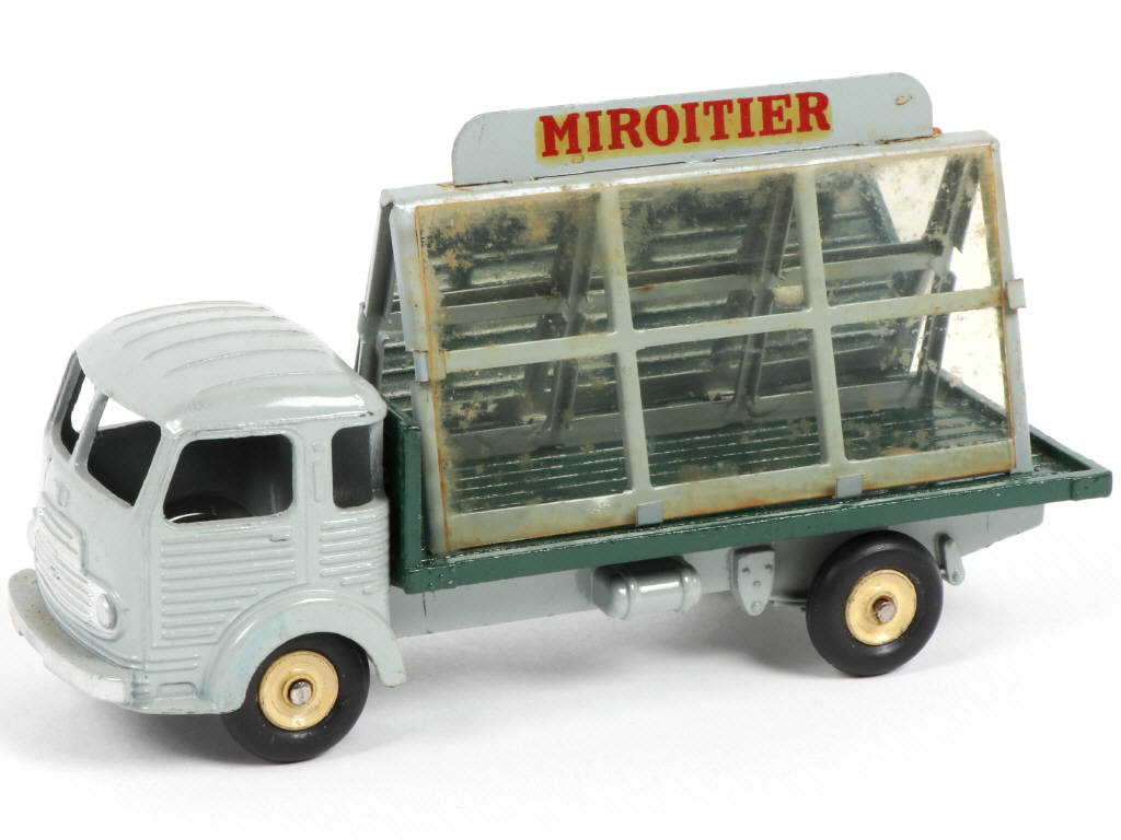 Lot 375 - DINKY TOYS (FRANCE) (1)