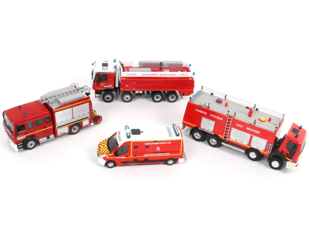 Lot 83 - DIVERS (4)