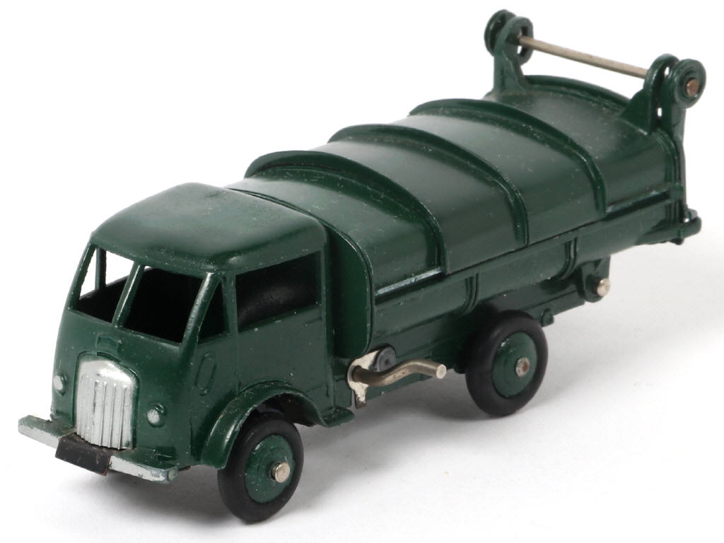 Lot 368 - DINKY TOYS (FRANCE) (1)