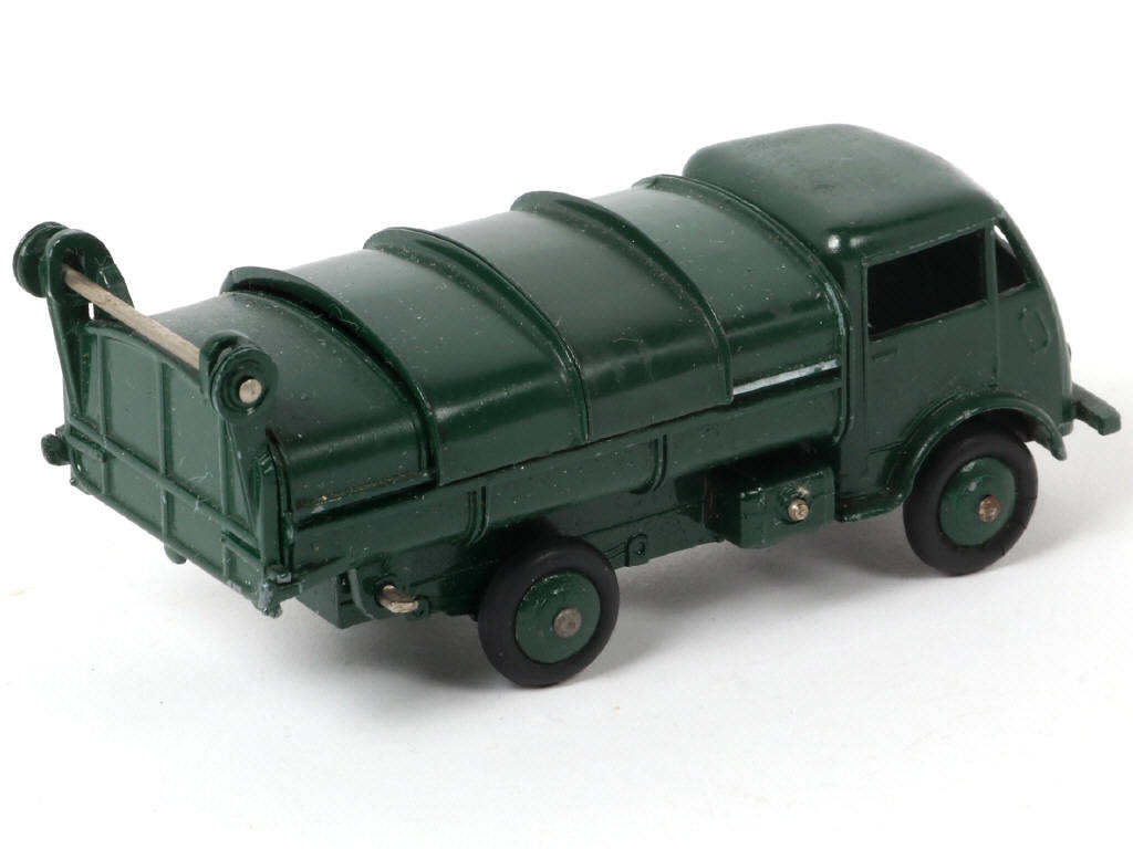 Lot 368 - DINKY TOYS (FRANCE) (1)