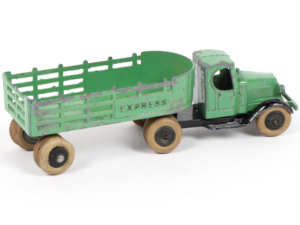 Lot 122 - TOOTSIETOY (USA) (1)