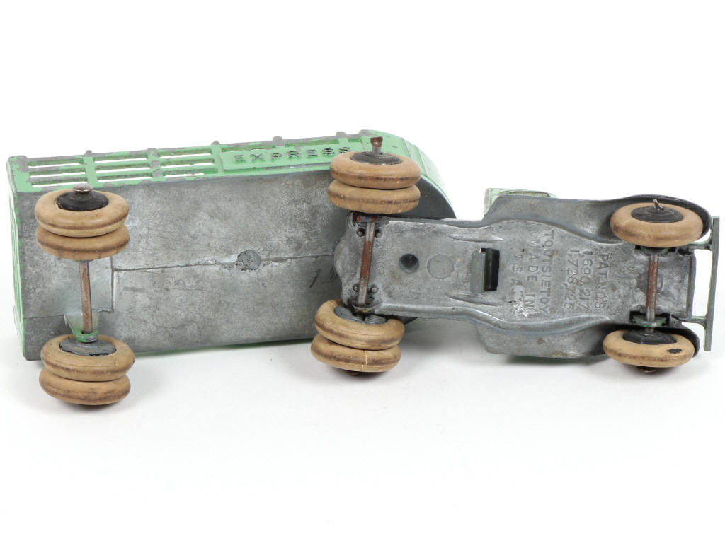 Lot 122 - TOOTSIETOY (USA) (1)