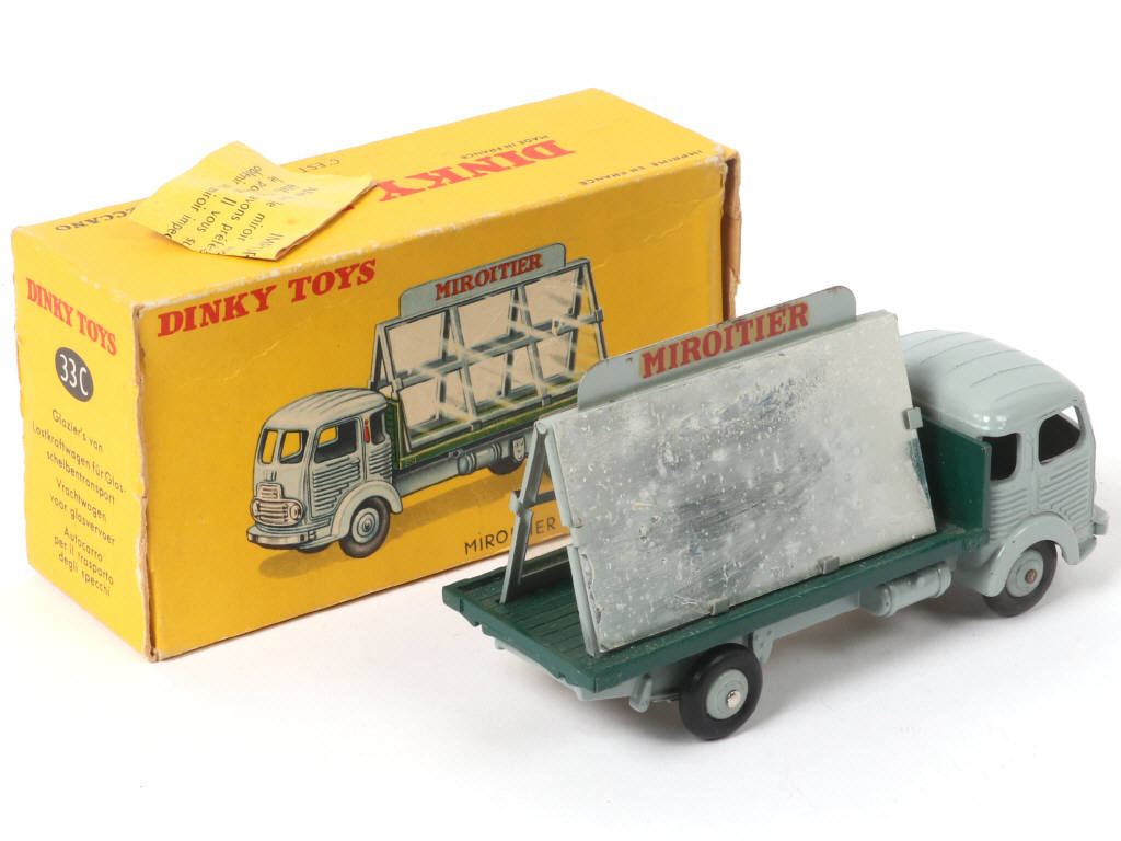 Lot 381 - DINKY TOYS (FRANCE) (1)