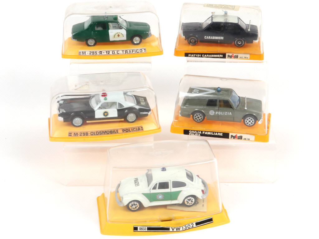 Lot 85 - DIVERS (5)
