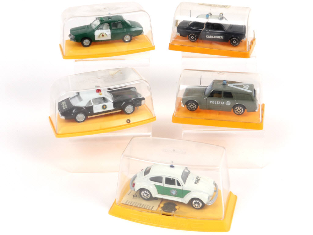 Lot 85 - DIVERS (5)