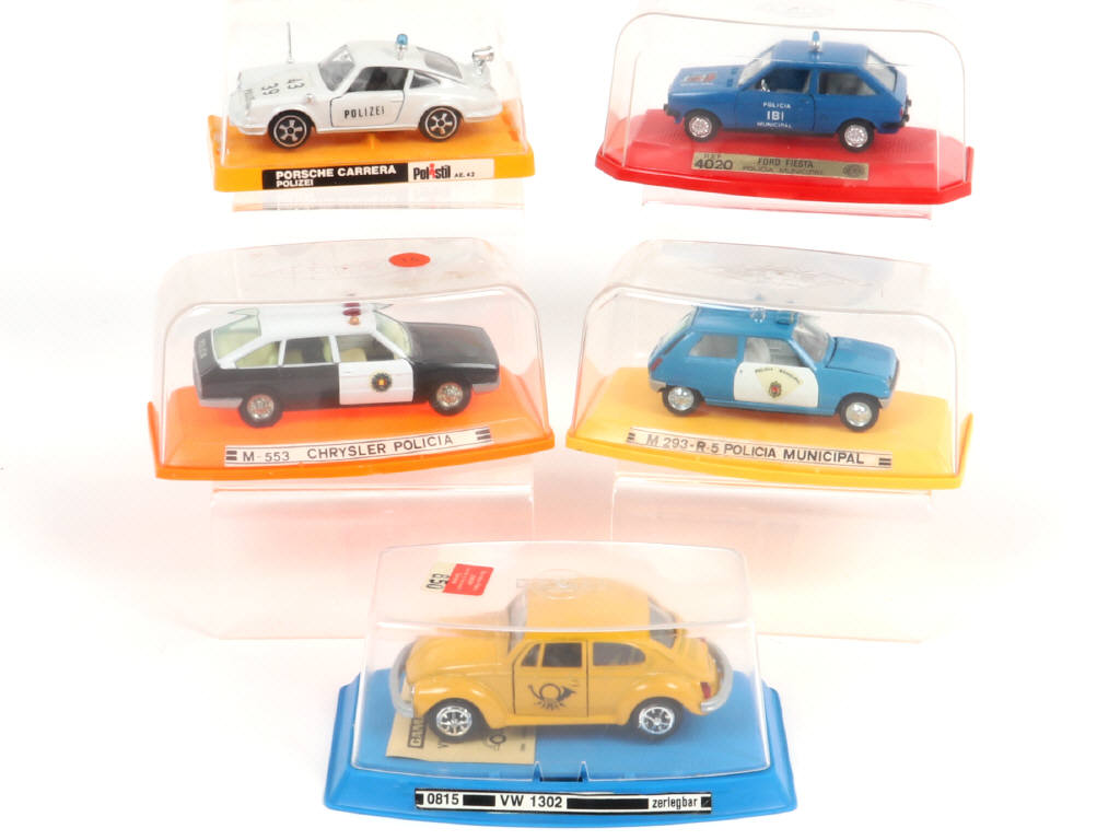 Lot 86 - DIVERS (5)