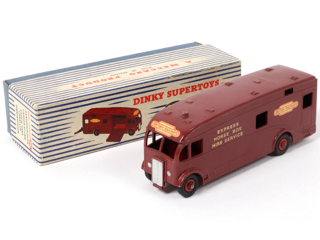 Lot 243 - DINKY TOYS (GB) (1)