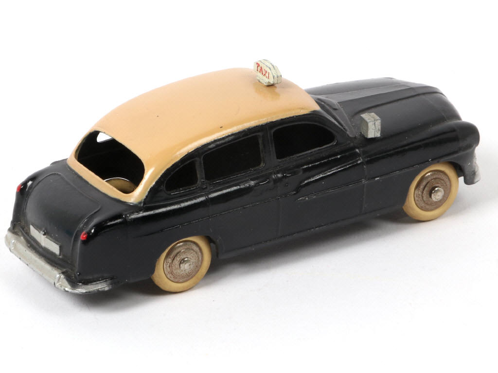 Lot 300 - DINKY TOYS (FRANCE) (1)