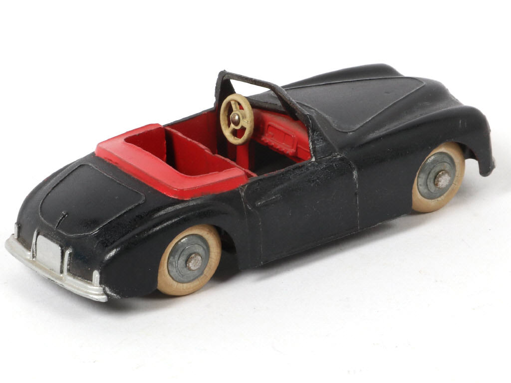 Lot 297 - DINKY TOYS (FRANCE) (1)