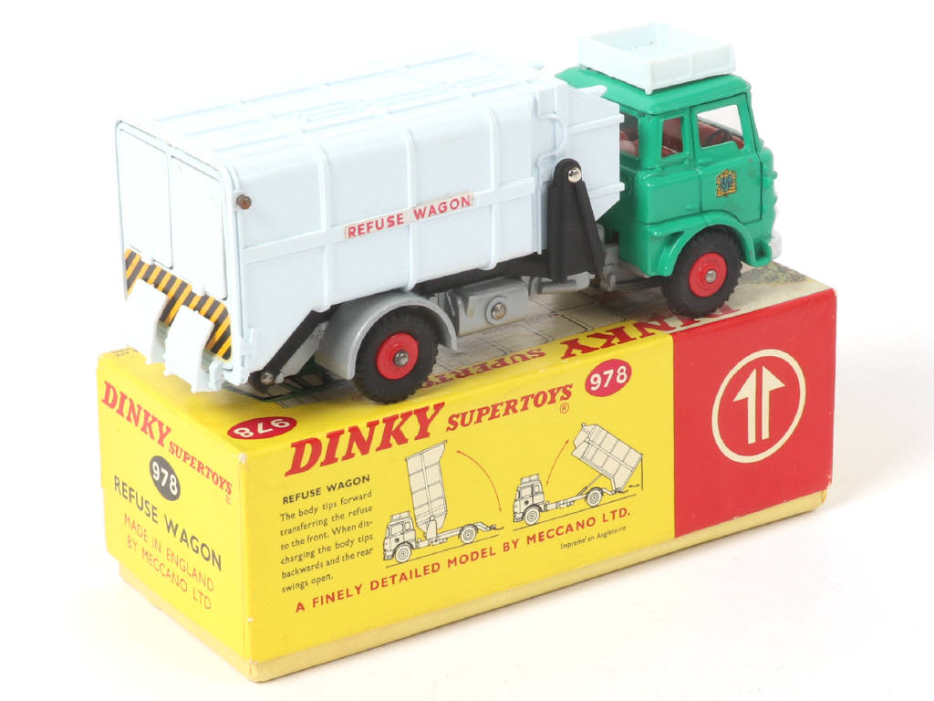 Lot 245 - DINKY TOYS (GB) (1)