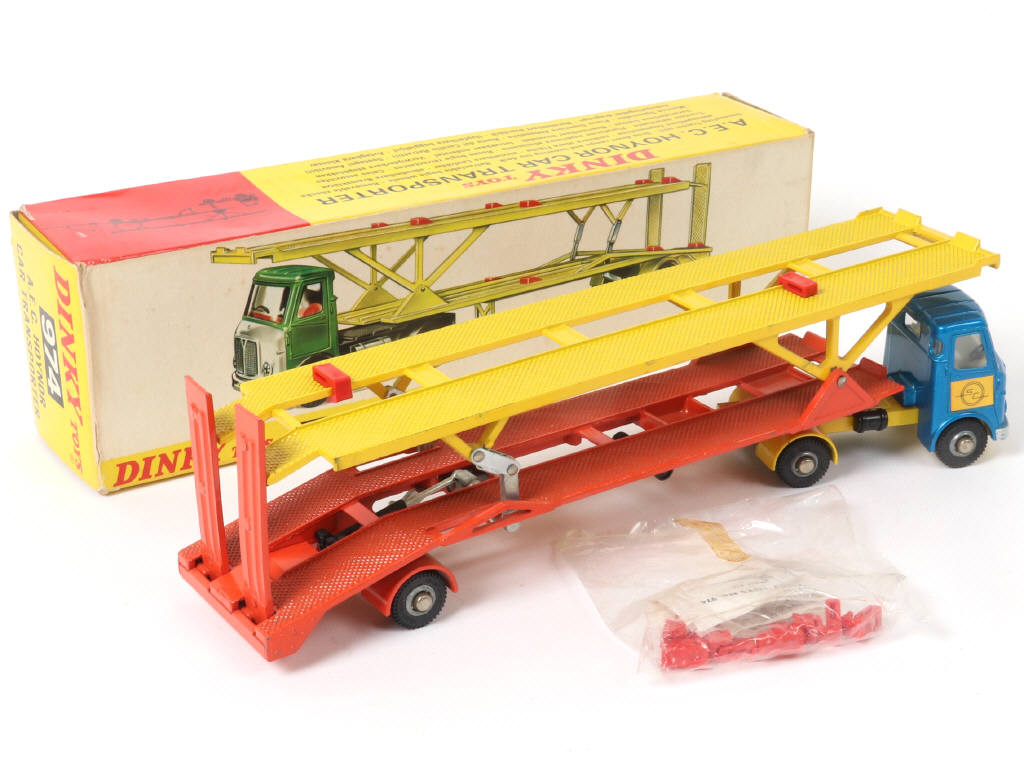 Lot 252 - DINKY TOYS (GB) (1)