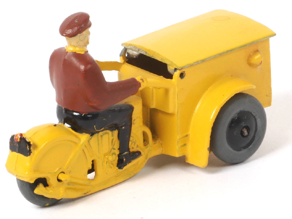 Lot 291 - DINKY TOYS (FRANCE) (1)