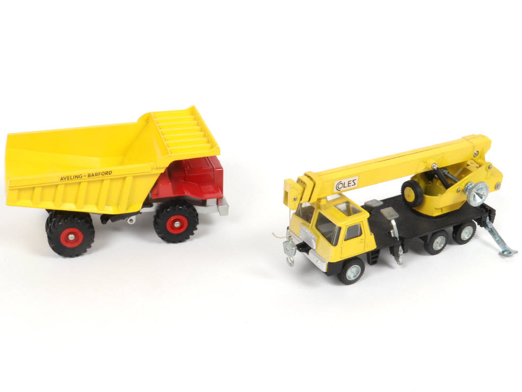 Lot 260 - DINKY TOYS (GB) (2)